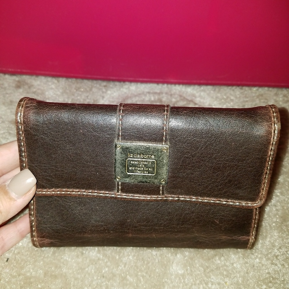 Lis Claiborne wallet